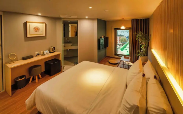 Shinchon Mayven Hotel