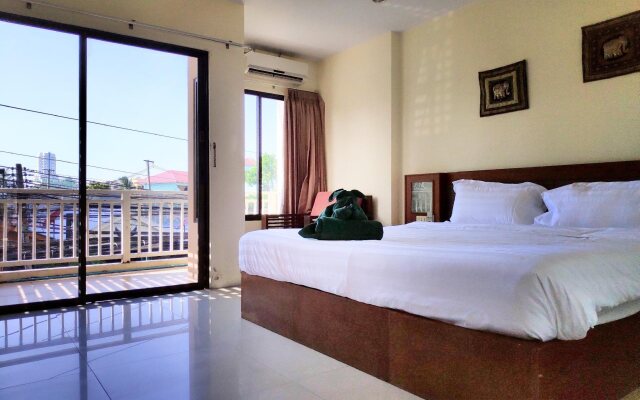 Ol'Masta Hotel & Lounge