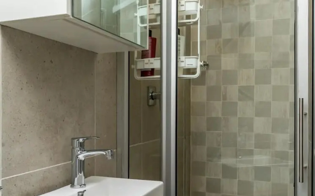 Kamuzi Exquisite Tiny Home Near Airport - 2217