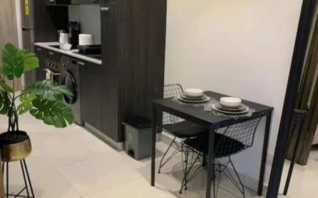 The Lennox suite Airport residential Area