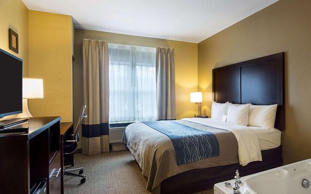 Comfort Inn & Suites Grafton - Cedarburg