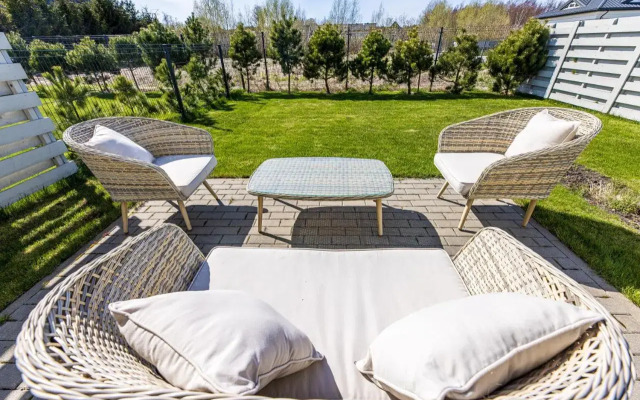 Bright 2bedroom home @terrace+parking, by Cohost