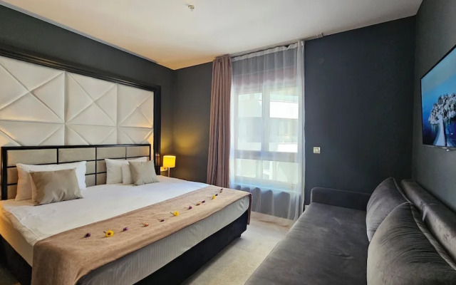 Royalis Suites