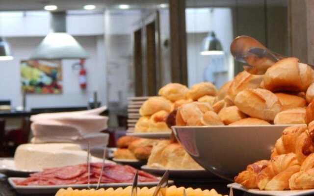 Radio Hotel Resort & Convention