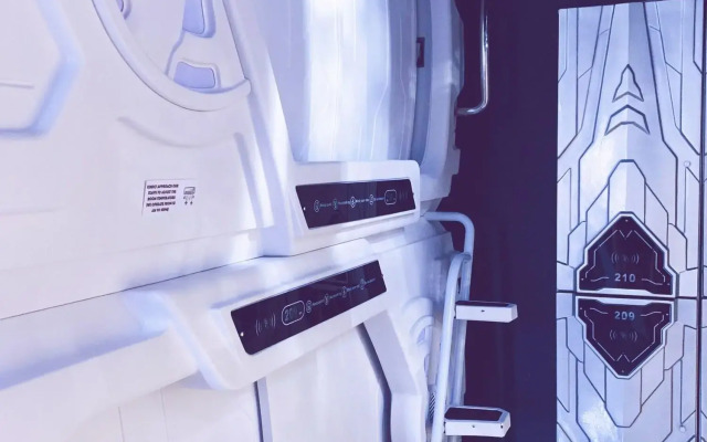 Met A Space Pod @ Arab Street