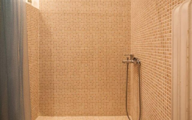 Traveler's Dream in Historic Acropolis Downtown