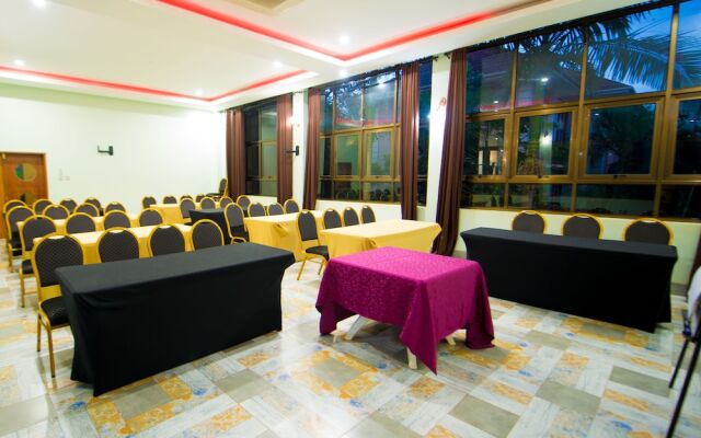 Ci'Sand Suites Hotel