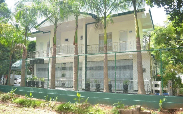White Palace & Nice Place