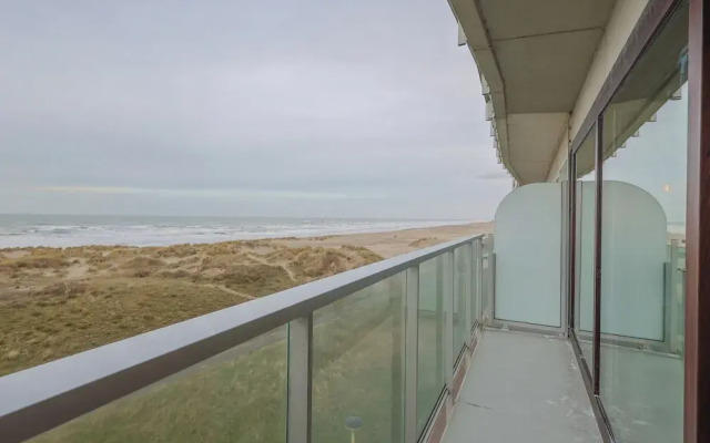 Restful Apartment With Balcony, sea Views