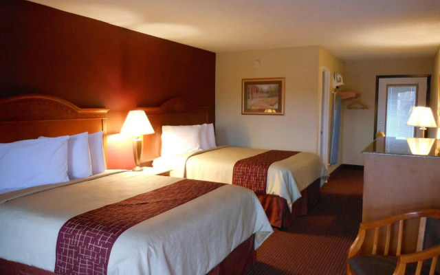 Red Roof Inn & Suites Pigeon Forge - Parkway