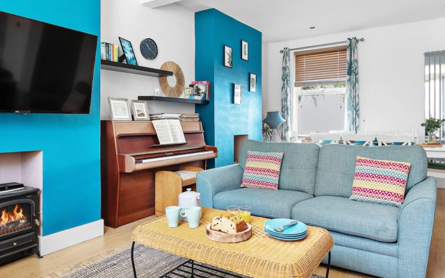 The Terrace - Bright Characterful and Near Beaches