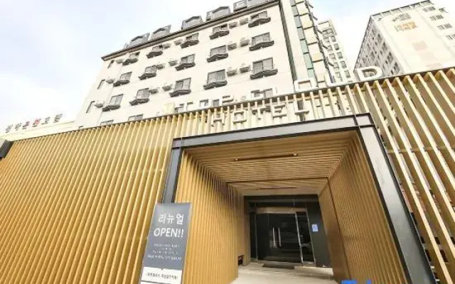 Daejeon Yuseong Top Cloud Hotel