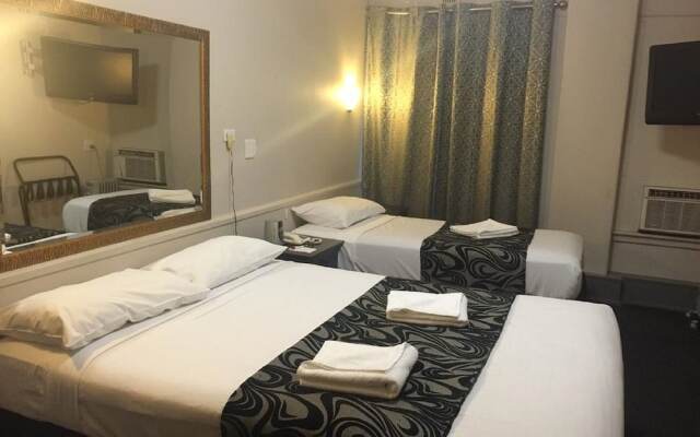 Econo Lodge City Square