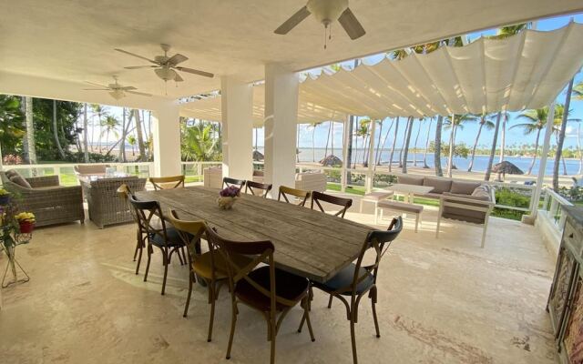 Apt w Beach Front Beach Access at Nueva Romana