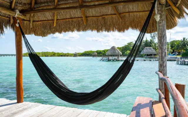 Lagoon Front Hut