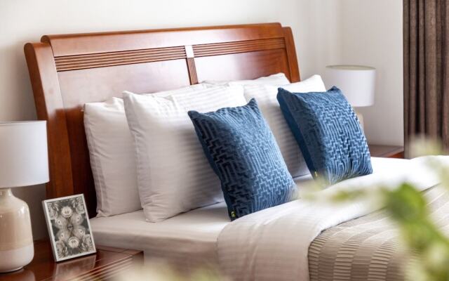 Visually Unique 1BR Apartment in JLT - Sleeps 4!