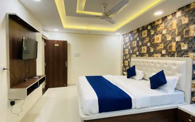 FabHotel 7th Cloud AB Road