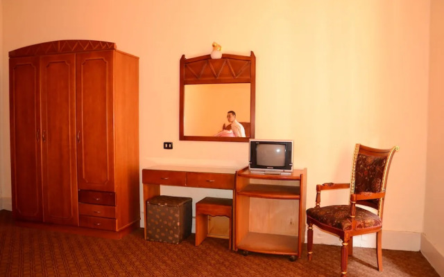 Louris Inn