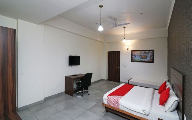 OYO 2484 Hotel Silver Star