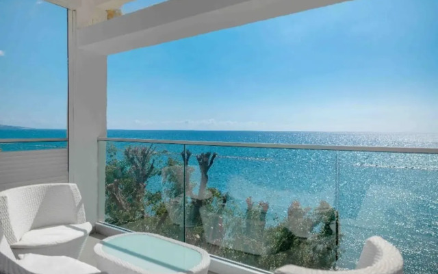 Phaedrus Living Beach Front Flat Kyma