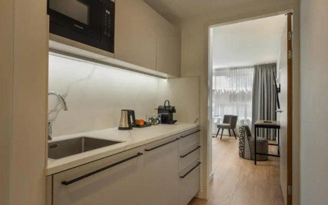 Golden Tulip Amsterdam Art