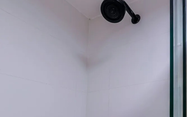 Studio Completo c Wi-fi e Varanda no Centro