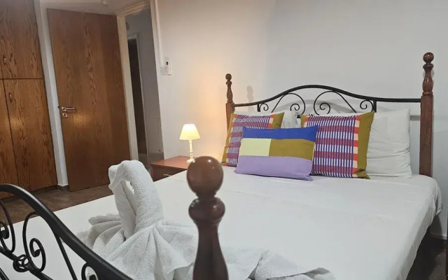 39 EGM - Stay Uptown Apartment