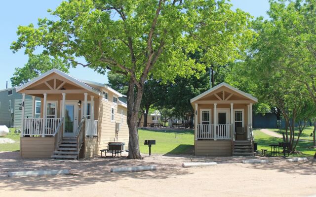 Hill Country Cottage and RV Resort