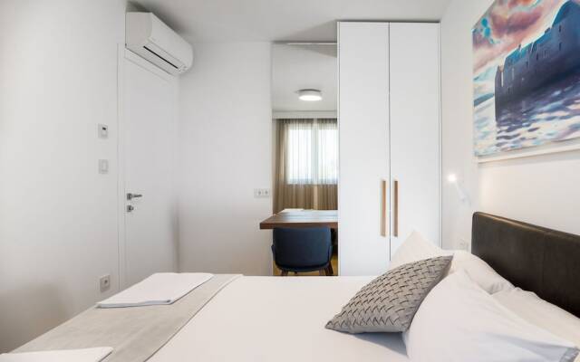 Beachfront Villa Grey Martini with Pool