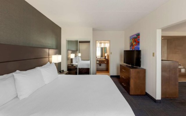 Best Western Plus Toronto Airport Hotel