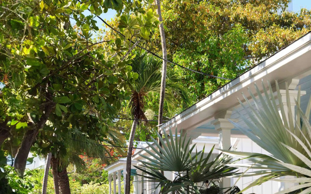 Lighthouse Hotel - Key West Historic Inns
