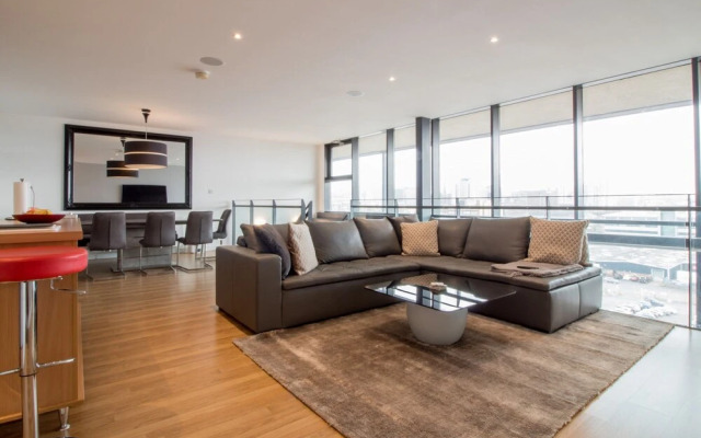 Stunning 3 BR Penthouse Apartment, River View