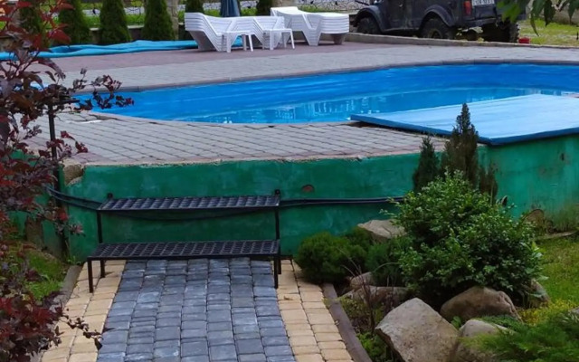 Садиба Янчар з Басейном