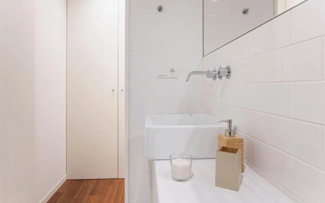 Bombarda Apartments by LovelyStay