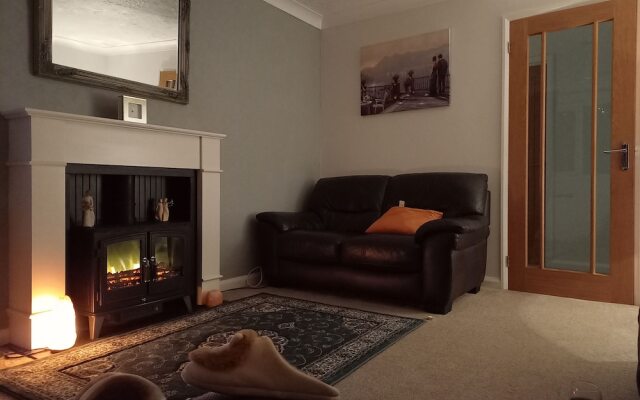 Charming Wentworth Lodge With Countryside Views