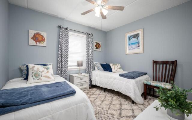 Beachcomber 304, 2BRs, Pool, Beach, Near Mayo Clinic, Sleeps 4
