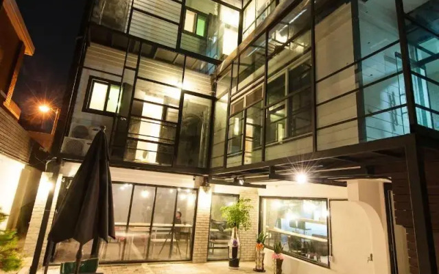 Inno Hostel & Pub Lounge Hongdae