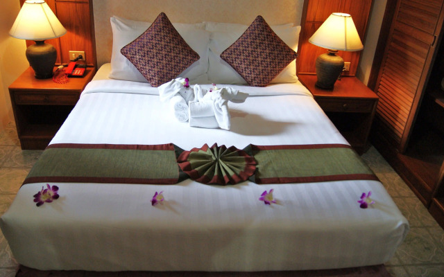 Thanthip Beach Resort