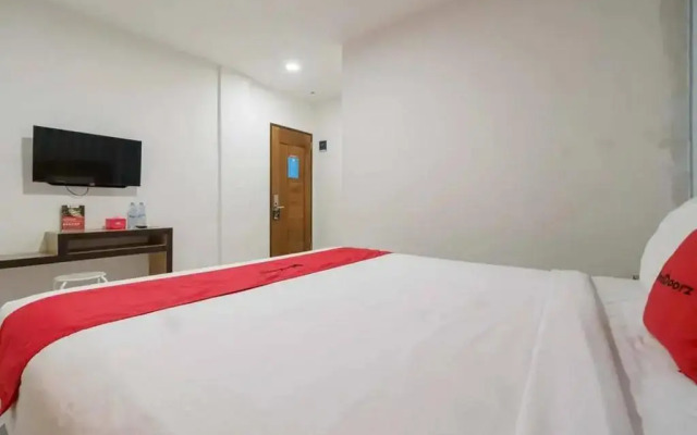 RedDoorz Plus @ Cemara Asri Medan