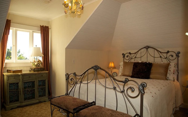 Monarch Cove Inn