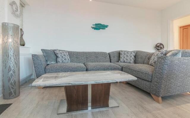 Jurassic View Apartment