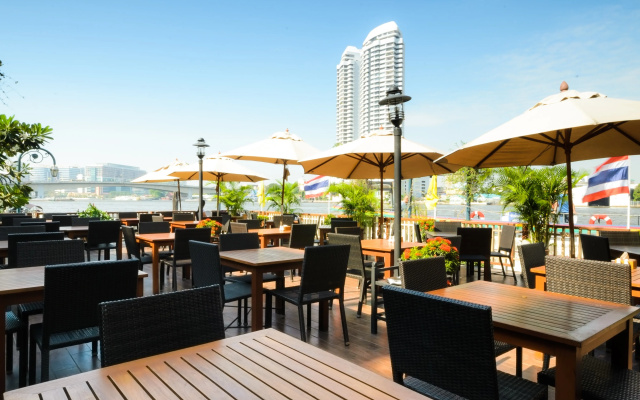 The StandardX Bangkok Phra Arthit