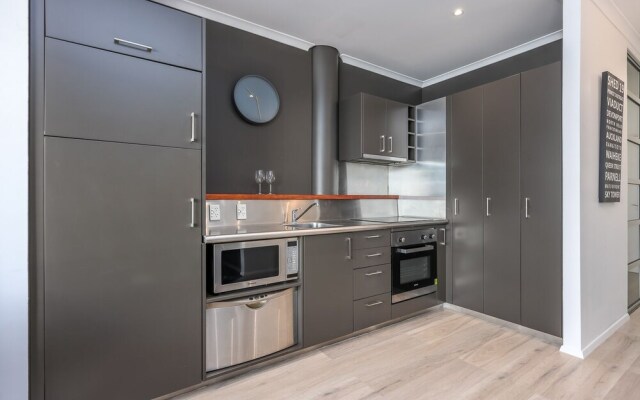 QV Modern Upscale Apartment w Wifi 1046