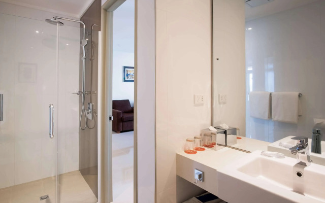 Ramada Suites by Wyndham Wailoaloa Beach Fiji Hotel