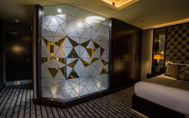 Mondo Hotel