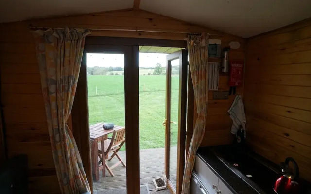 Beehive @ Westcote Glamping- Campsite