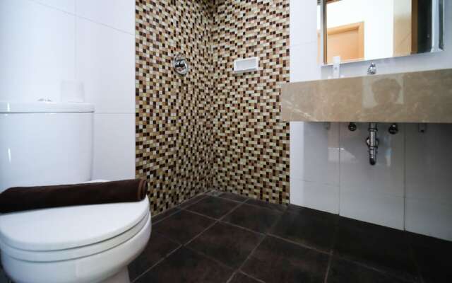 Homey 1Br With Extra Room Apartment At Aryaduta Residence Surabaya