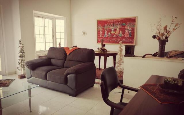 Nirvana ArtHouse 2km from LCA center