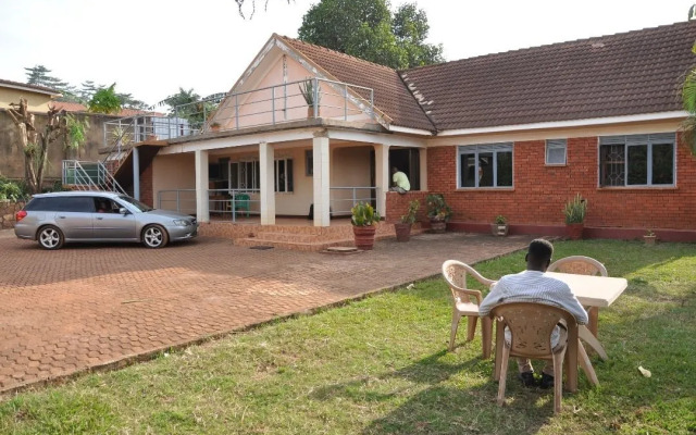 Bukoto Guest House and Apartments