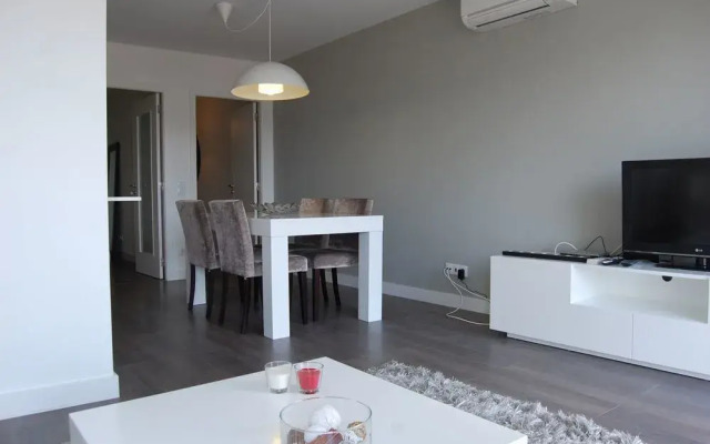 Wallis Apartments